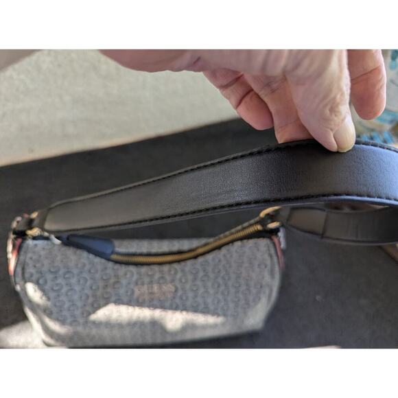 Guess CLARENCE HOBO SG911803 BLA - Picture 11 of 13